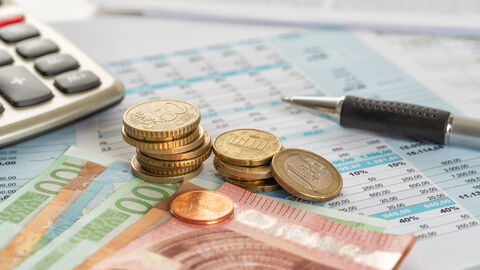 Coins and notes on a tax return